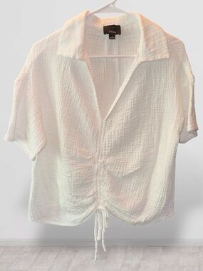 🌺Lumiere White Textured Gauze V Neck Sruched Top with Drawstring